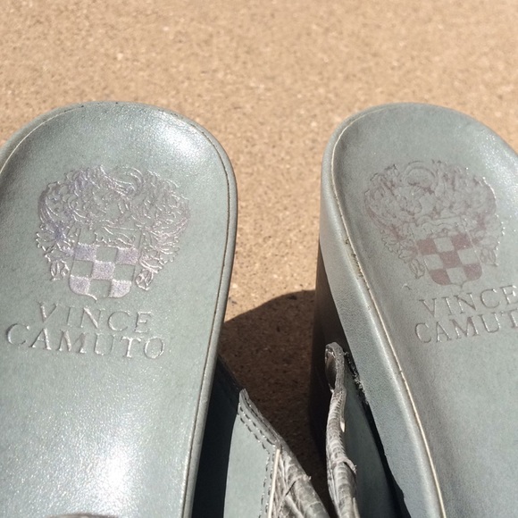 Vince Camuto grey & silver leather wedge sandals - Picture 3 of 6